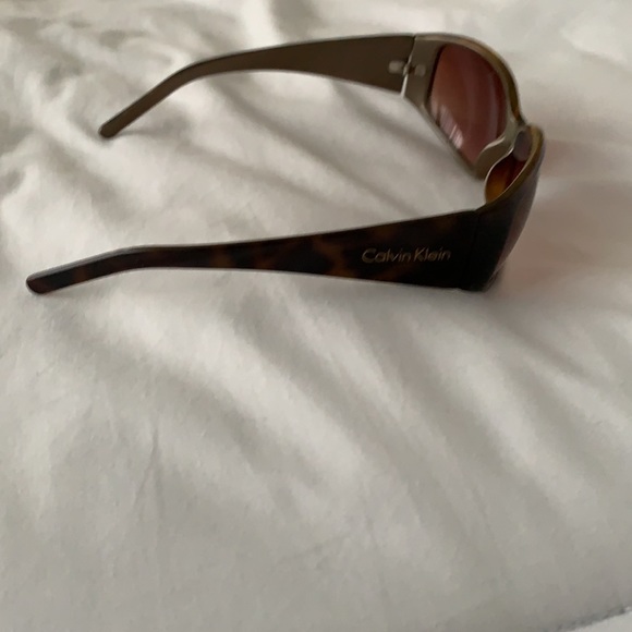 Calvin Klein Sunglasses 🕶 - Picture 2 of 5